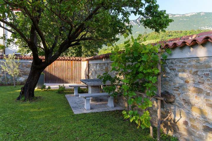 Location de vacances pour 5 personnes, avec vue et jardin à Vipava - 2