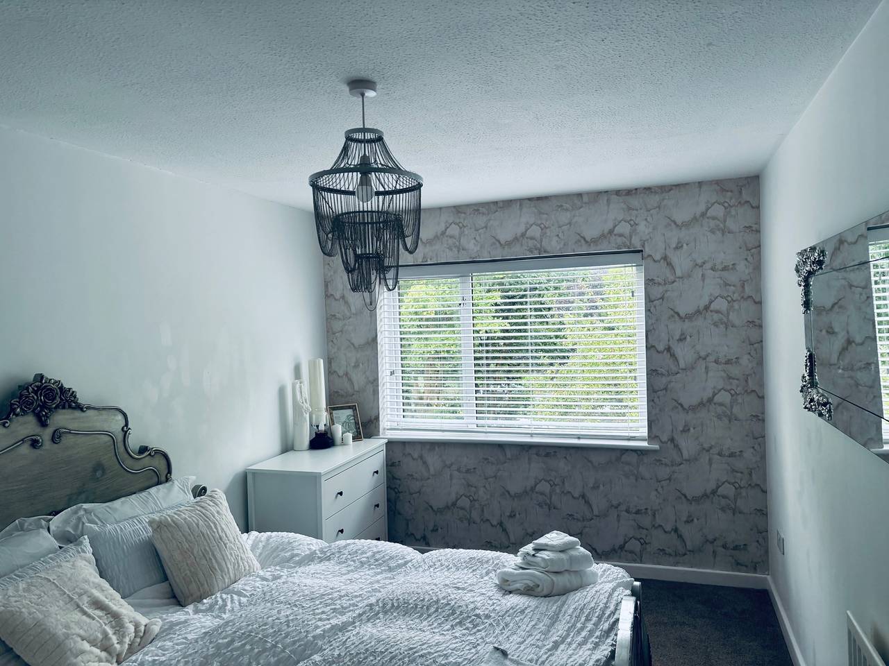 House - Sleeps 6, Hot-tub & Free Parking in Lancashire