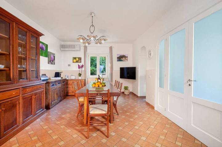 Ferienhaus für 12 Personen, mit Pool und Balkon sowie Whirlpool und Garten, mit Haustier