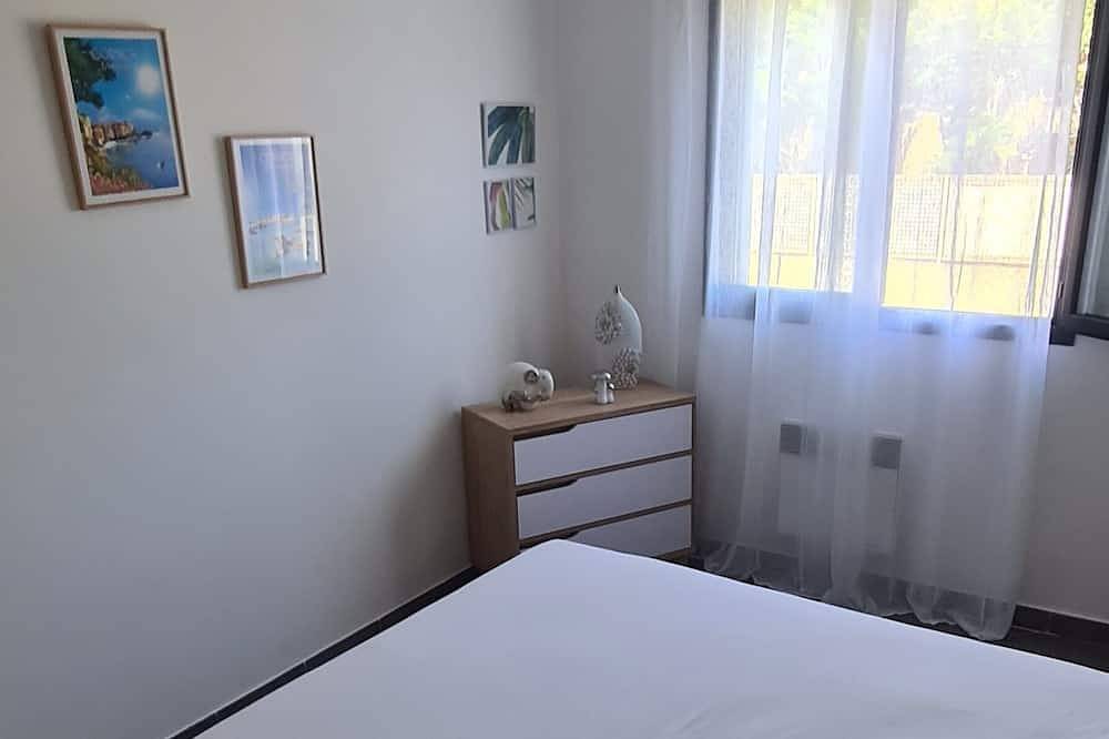 Ganze Wohnung, Cosy T2 apartment in a quiet location close to all amenities in Folelli, Penta-di-Casinca