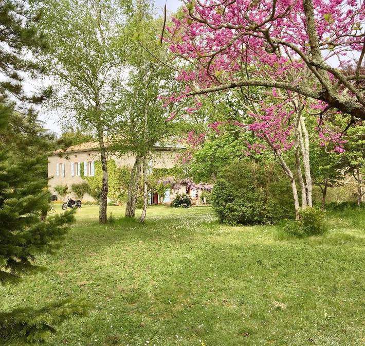 Chambre d’hôte pour 4 personnes, avec Balcon et Terrasse ainsi que Jardin et Piscine à Durfort-Lacapelette