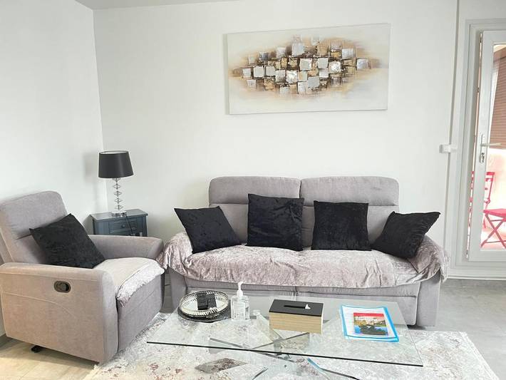 Gîte pour 4 personnes, avec balcon et vue à Saint-Priest - 2