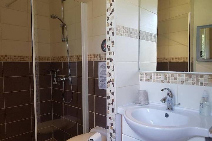 Location de vacances pour 4 personnes, avec terrasse ainsi que jardin et piscine, animaux acceptés à Saint-Vincent-le-Paluel - 4