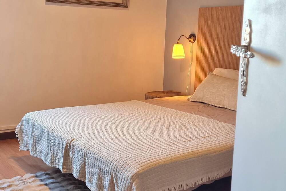 Family homes in the heart of nature with swimming pool in Rocamadour, Quercy