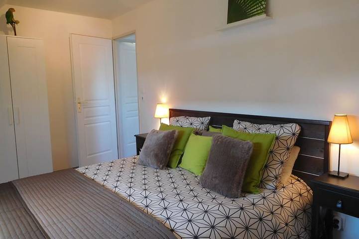 Gîte pour 6 personnes, avec jardin et piscine à Plonéour-Lanvern - 2