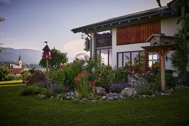 Haus Götz - Eg neu eingerichtetes Doppelzimmer in Teisendorf, Rupertiwinkel