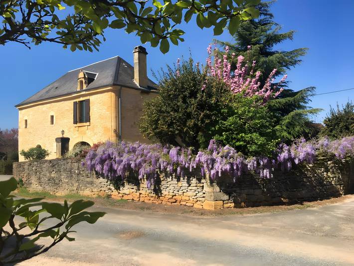 Location de vacances pour 2 personnes, avec Jardin à Proissans