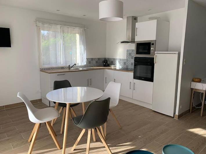Gîte pour 3 personnes, avec piscine ainsi que jardin et terrasse à Puygouzon - 2