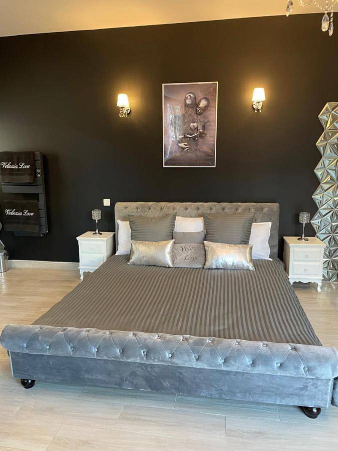 Gîte pour 2 personnes, avec jacuzzi ainsi que jardin et piscine à Roujan - 2