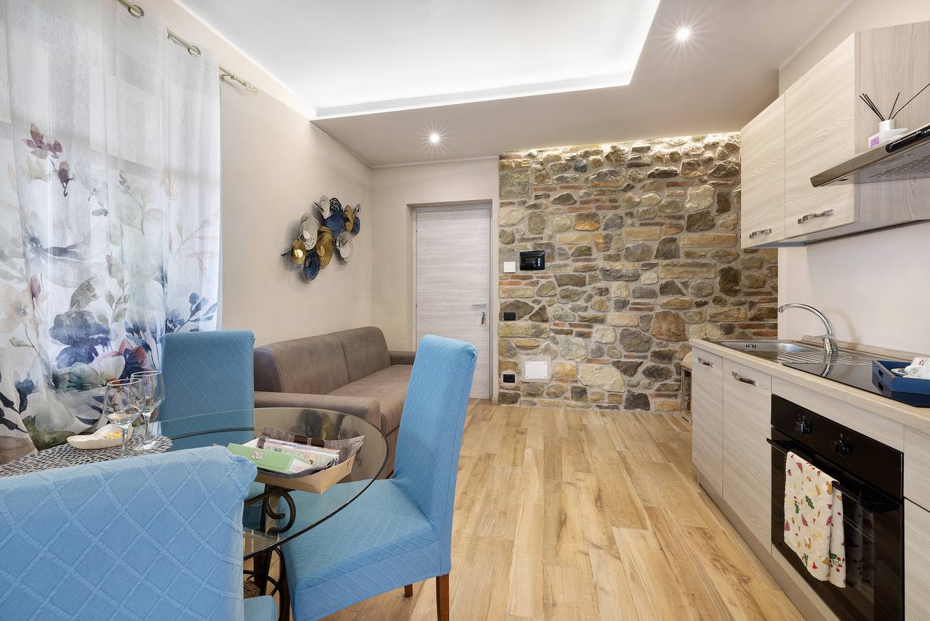 Ganze Wohnung, Ferienwohnung 'Pietra' mit Bergblick, Gemeinschaftspool und privater Terrasse in Dogliani, Langhe