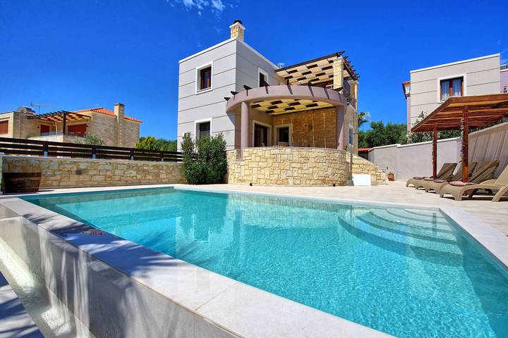 Maison de vacances pour 4 personnes, avec piscine dans Kalyves