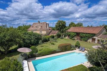 Location de vacances pour 10 personnes, avec jardin à Pontours