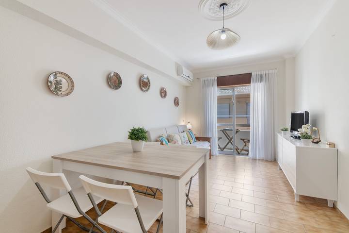 Ganze Wohnung, Apartment „Ocean Stay Ap“ mit Balkon, WLAN und Klimaanlage in Monte Gordo, Faro Distrikt