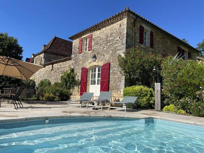 Location de vacances pour 12 personnes, avec terrasse ainsi que piscine et jardin à Soturac - 3