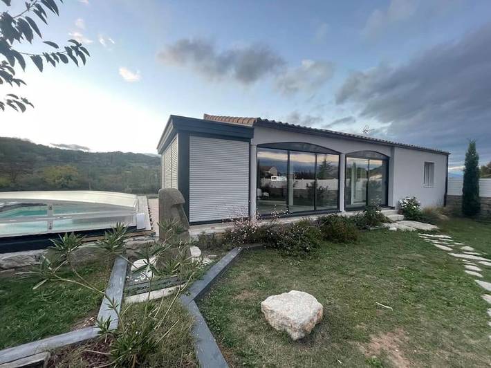 Location de vacances pour 6 personnes, avec Jacuzzi et Terrasse ainsi que Jardin et Piscine à Banne - 4