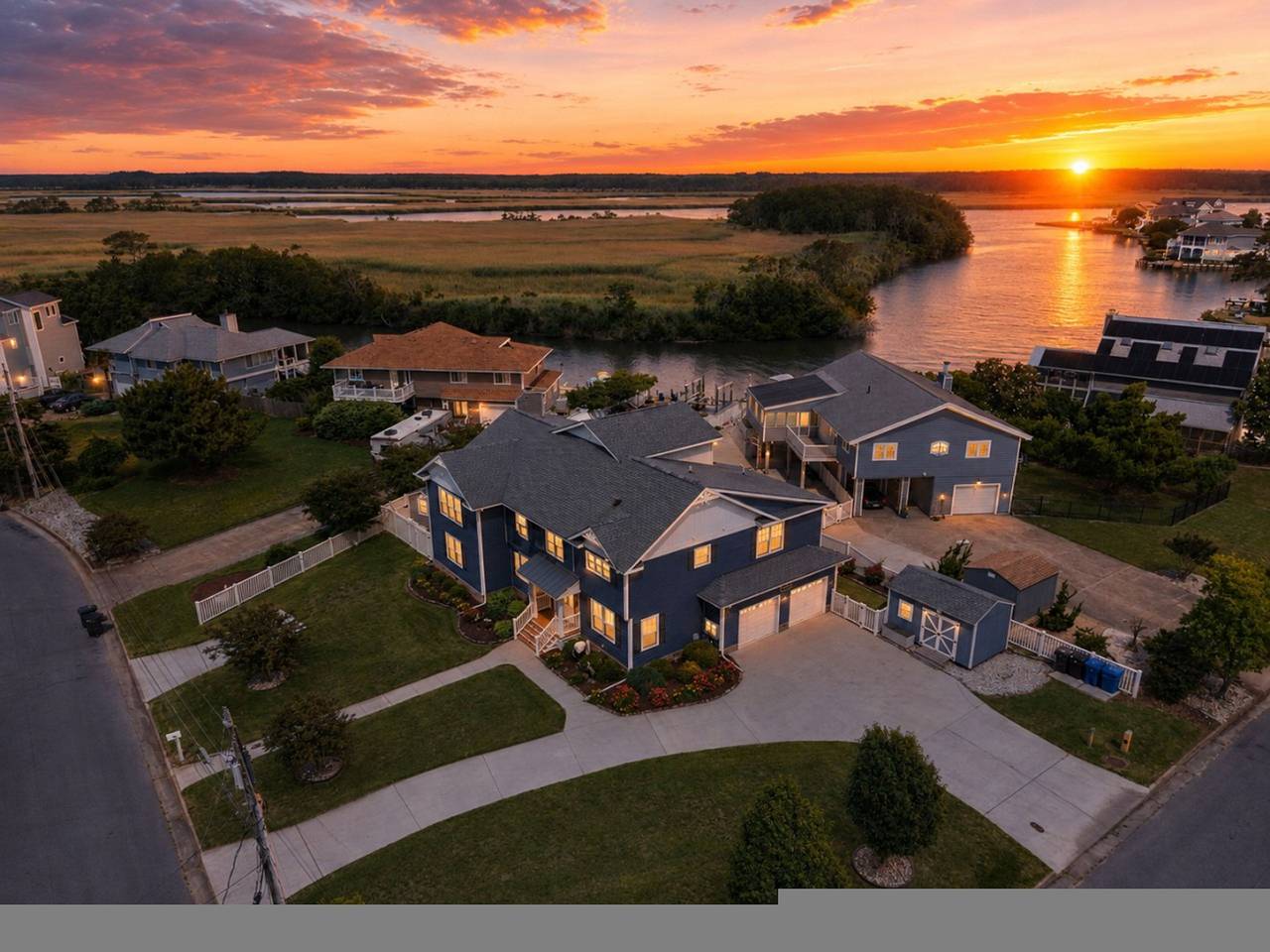 Luxury! Waterfront Paradise / Pool, Hot Tub, Beach / Pt 300 in Sandbridge, Virginia Beach