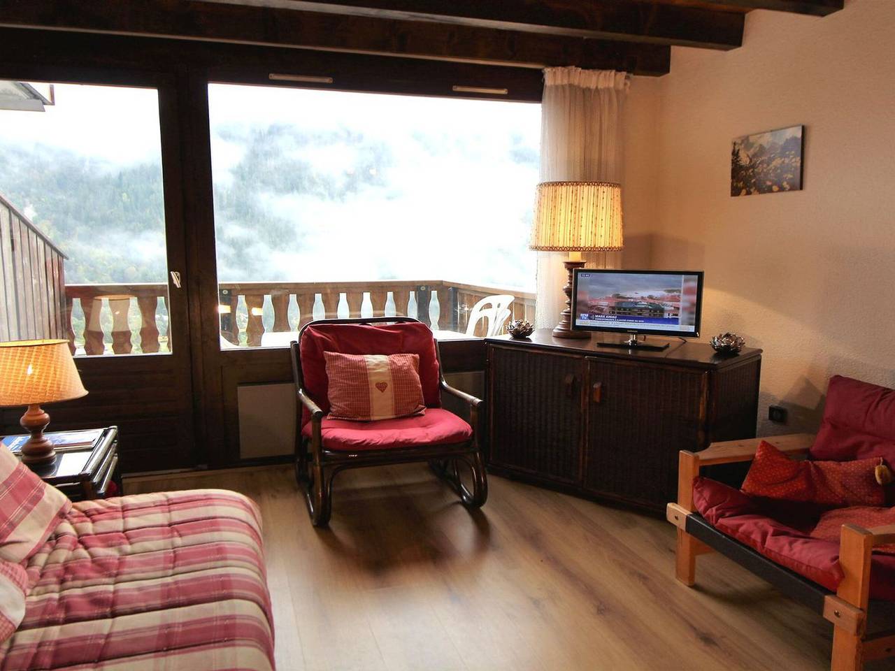 Entire apartment, Duplex for 6, Champagny-en-Vanoise, pets allowed, private parking in Champagny-en-Vanoise, Vanoise National Park
