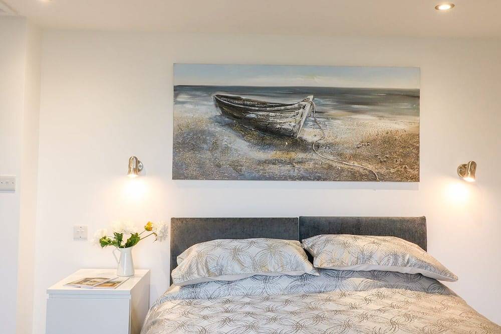 Cuckoo Cottage, romantic, with a garden in Bridport in Bridport, Dorset