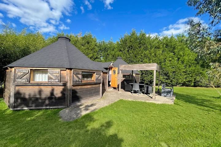 Gîte pour 4 personnes, avec Terrasse et Piscine à Chazemais
