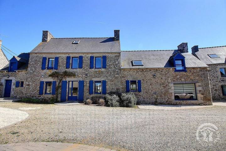 Gîte pour 12 personnes, avec Terrasse et Jardin à Jugon-les-Lacs - 2