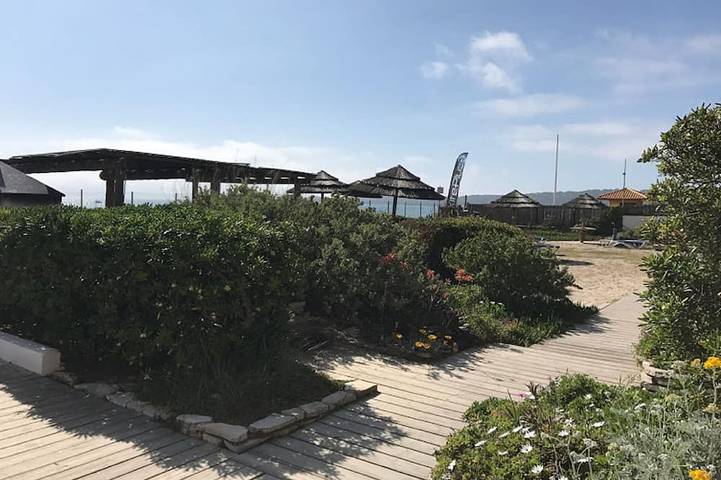 Ganze Wohnung, Schönes Studio, Ferienhaus direkt am Wasser auf der Halbinsel Hyeres - Giens in La Bergerie, Hyeres