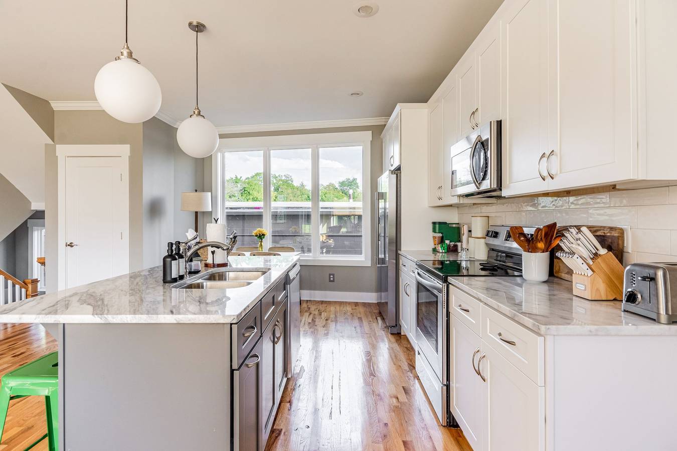 Entire apartment, ️ Modern Nashville Townhouse | Rooftop | Garage in Nashville, Tennessee