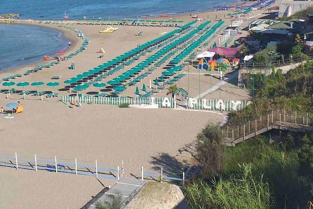 Appartement entier, Studio, front de mer, 2ème étage, accès privé à la plage (Narciso) in Anzio, Province de Rome