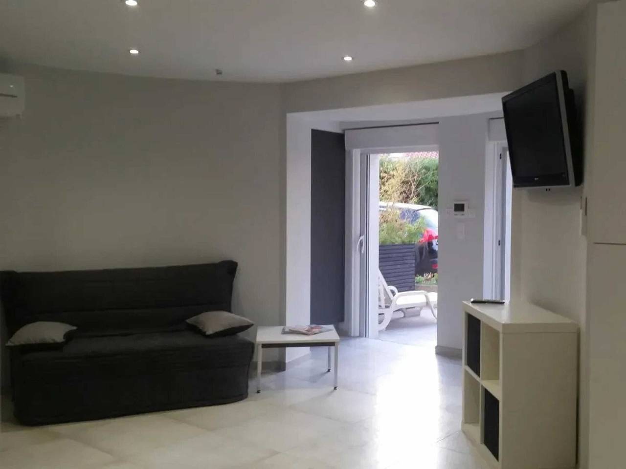 Studio entier, Studio confortable à Six-Fours-les-Plages, 55 m² et terrasse in Six-Fours-les-Plages, Côte méditerranéenne (France)