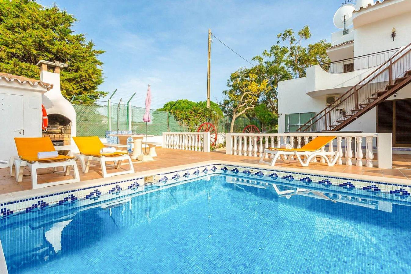 Villa Coelho with Sea View, Pool, Garden & Wi-Fi in Albufeira, Faro District