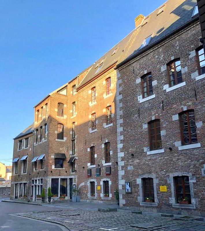 Hôtel pour 4 personnes, avec jacuzzi et sauna, animaux acceptés à Namur