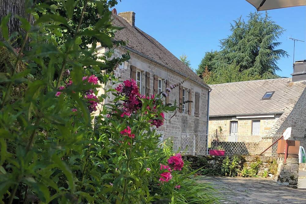 La Petite Maison À Tarnac en Corrèze in Tarnac, Région d'Ussel