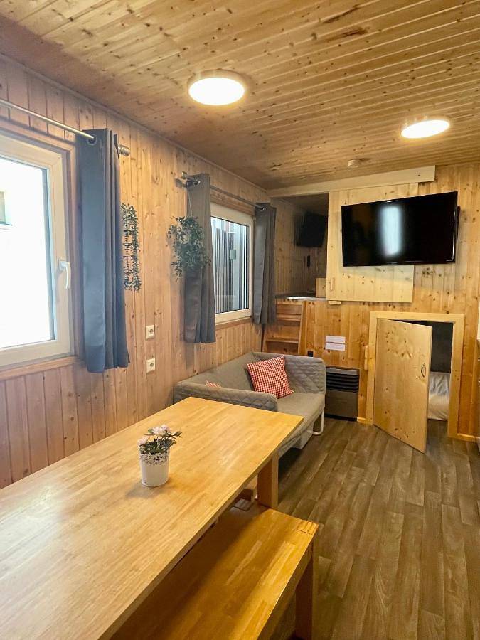 Camping für 9 Personen, mit Whirlpool und Terrasse sowie Kinderpool und Pool in Tirol