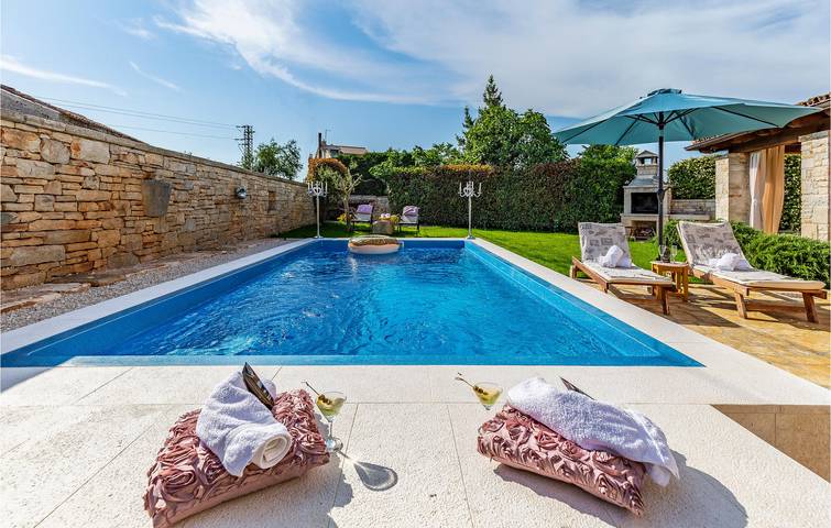 Reizende 2-Zimmer-Wohnung mit Pool, Terrasse und in der Nähe des Stadtzentrums in Sisan, Südküste Istrien