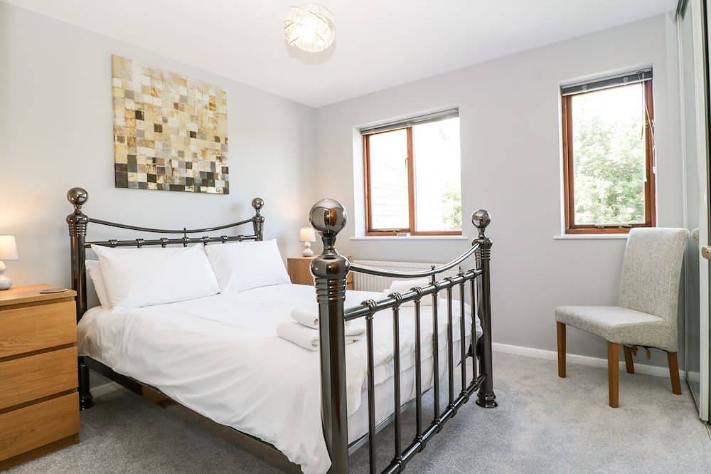 16 Mythern Meadow, pet friendly, with a garden in Bradford-On-Avon in Bradford on Avon, Wiltshire