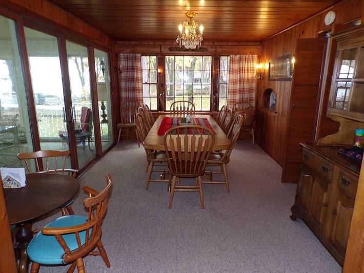 Vacation rental for 13 people, with yard and terrace in Higgins Lake
