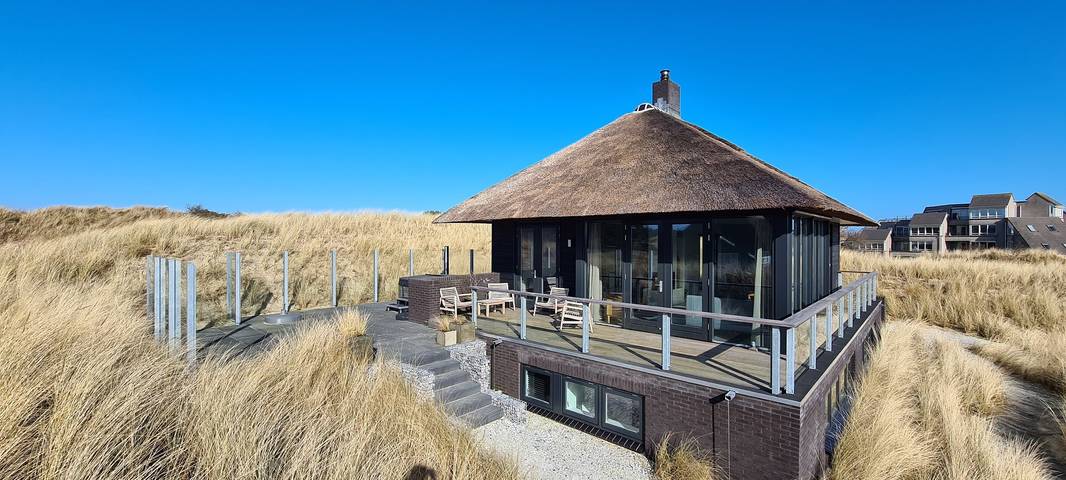 Vakantiehuis voor 8 personen, with Balkon/Terras and Whirlpool as well as Terras and Tuin op Ameland