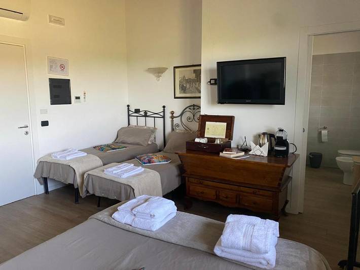 Maison d’hôte pour 3 personnes, avec Terrasse ainsi que Jardin et Vue dans Santena