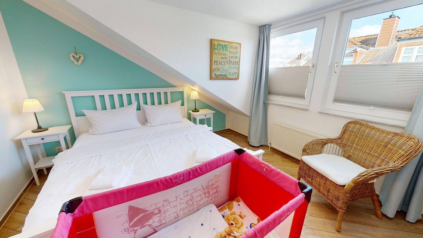 Ganze Wohnung, Helle, moderne 2-Zimmer-Ferienwohnung für 4 Personen mit Balkon an der Ostsee in Grömitz, Ostholstein