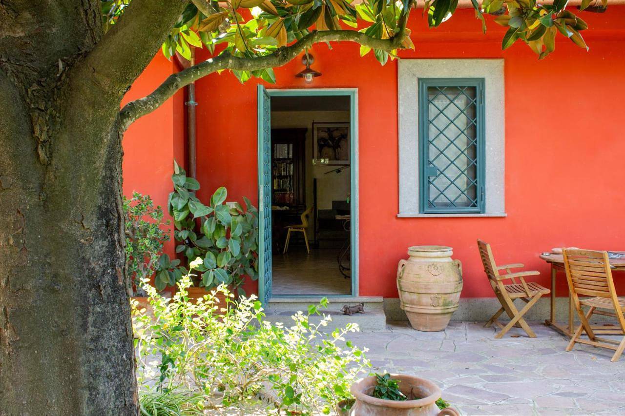 Villa Ninfea wonderful garden, business & relax in Infernetto, Roma