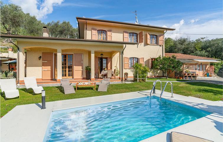Apartment mit Meerblick, Parkplatz, AC, Pool und Garten in Massarosa, Italienische Riviera