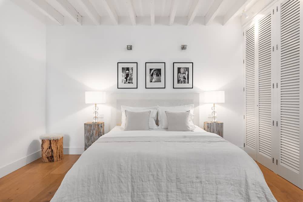 Luxury townhouse with garden and heated pool. in Selva, Majorca Center