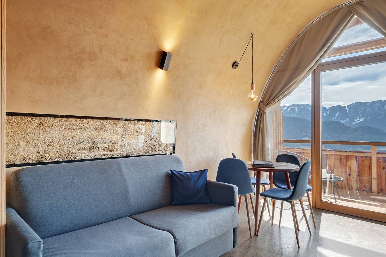 Hel studio-lejlighed, Studio 'Pavilion Water' with Mountain View, Shared Terrace and Wi-Fi in Feldthurns, Dolomiti Superski