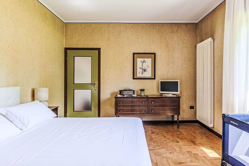 Ganze Wohnung, Schöne Wohnung für 4 Gäste mit  W-Lan, Tv und Innenhof in Lecco, Westliche Bergamo-Alpen