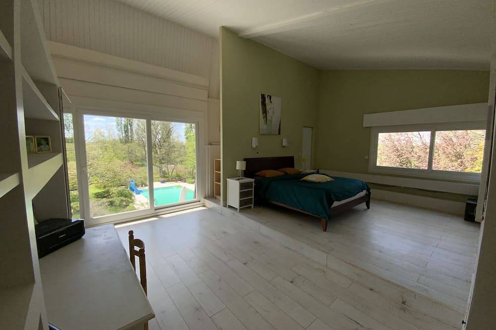 Atypical American-style villa on the edge of the Fontainebleau forest in Ury, Parc naturel régional du Gâtinais français