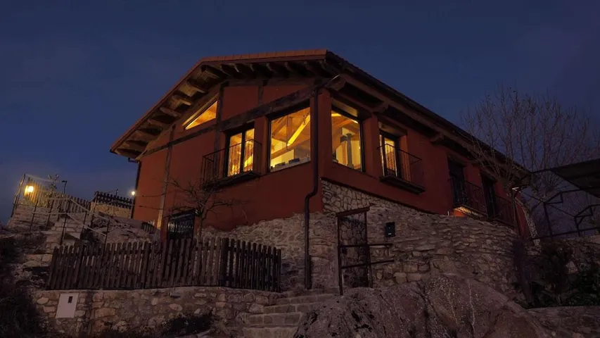 Casa de vacaciones para 18 personas, con piscina y terraza además de jardín y vistas, Se admiten mascotas - 1