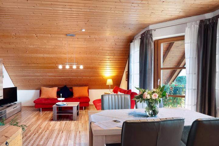 Ganze Wohnung, Ferienwohnung im Rosengarten mit Balkon und Wlan in Ebenweiler, Region Bodensee-Oberschwaben