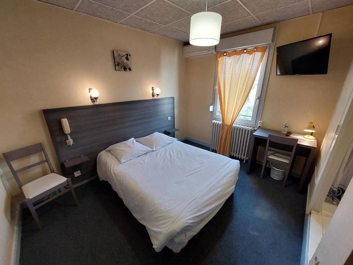 Hôtel pour 2 personnes, avec terrasse, animaux acceptés à Saint-Médard-de-Guizières - 4