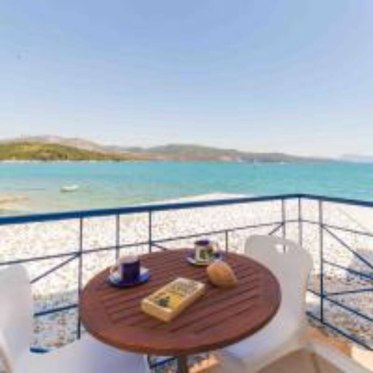 Salty Breeze Beachfront Villa in Λυγιά, Ελλάδα