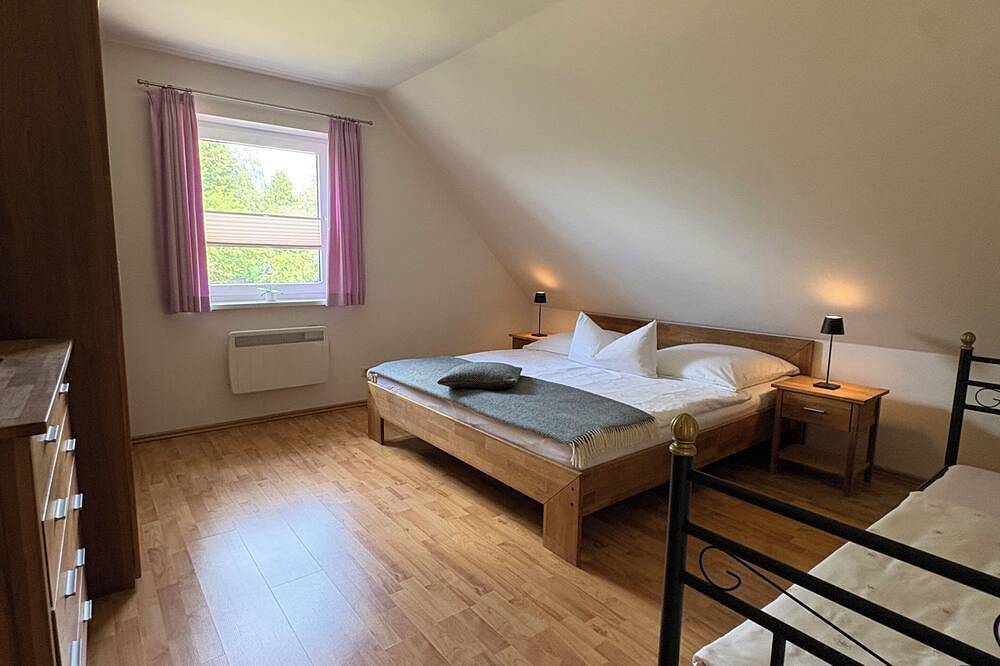 Vacances directement sur l'eau avec de grands services supplémentaires in Ziemitz, Sauzin