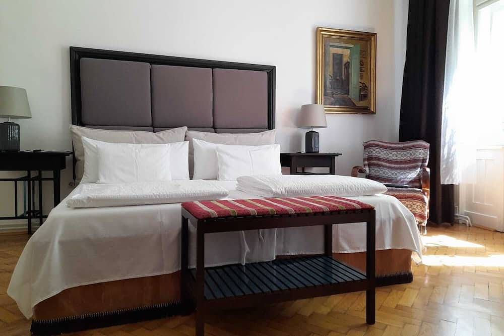 Geheel appartement, Appartement Met 3 Slaapkamers, 2 Badkamers, Zonnige Balkon, Volgende Opera, Ac, Gratis Minibar in Boedapest, Centraal Hongarije